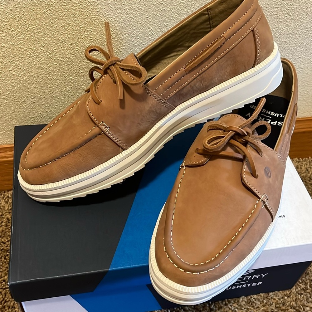 NWT Speery plushstep.